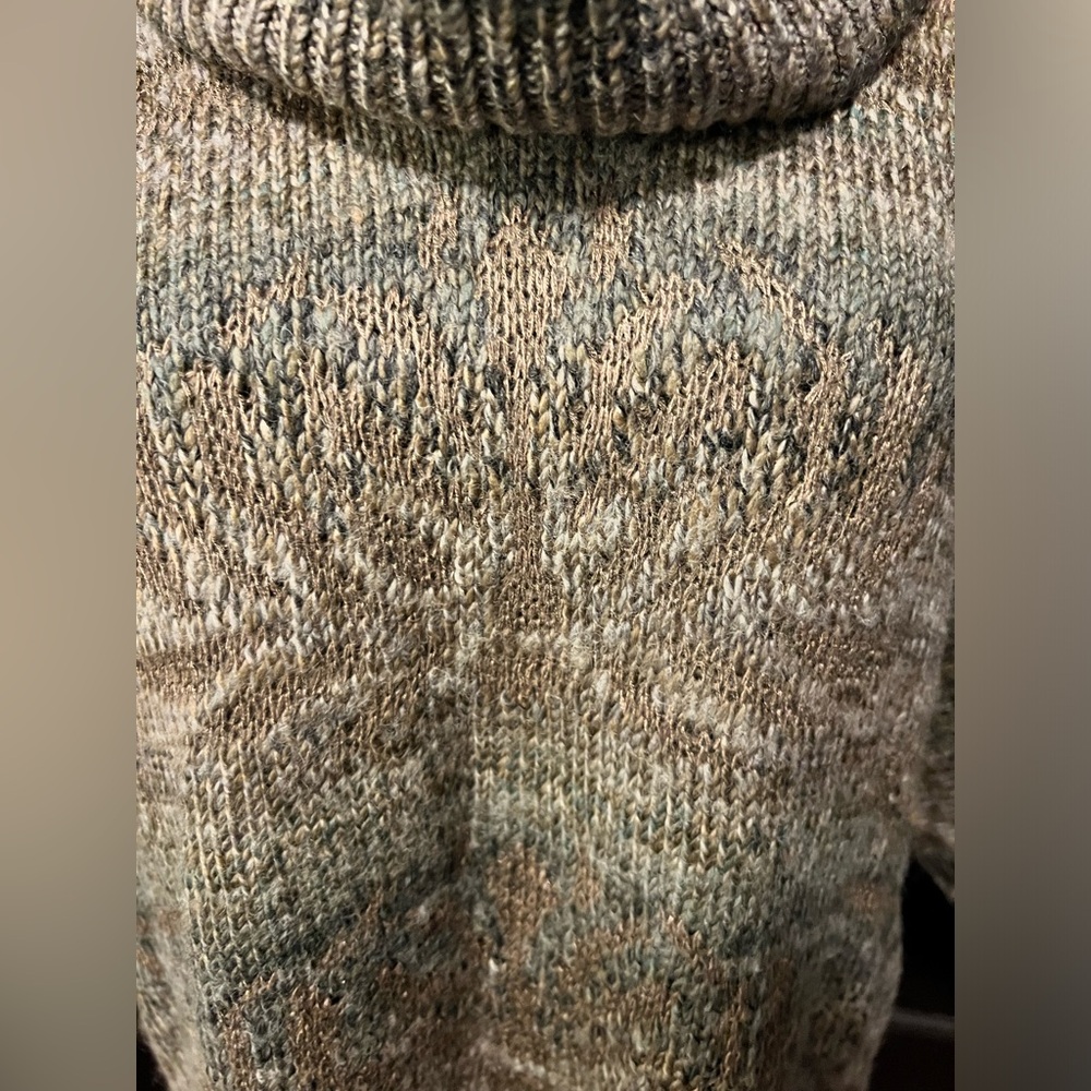 Sweater - Picture 4 of 4